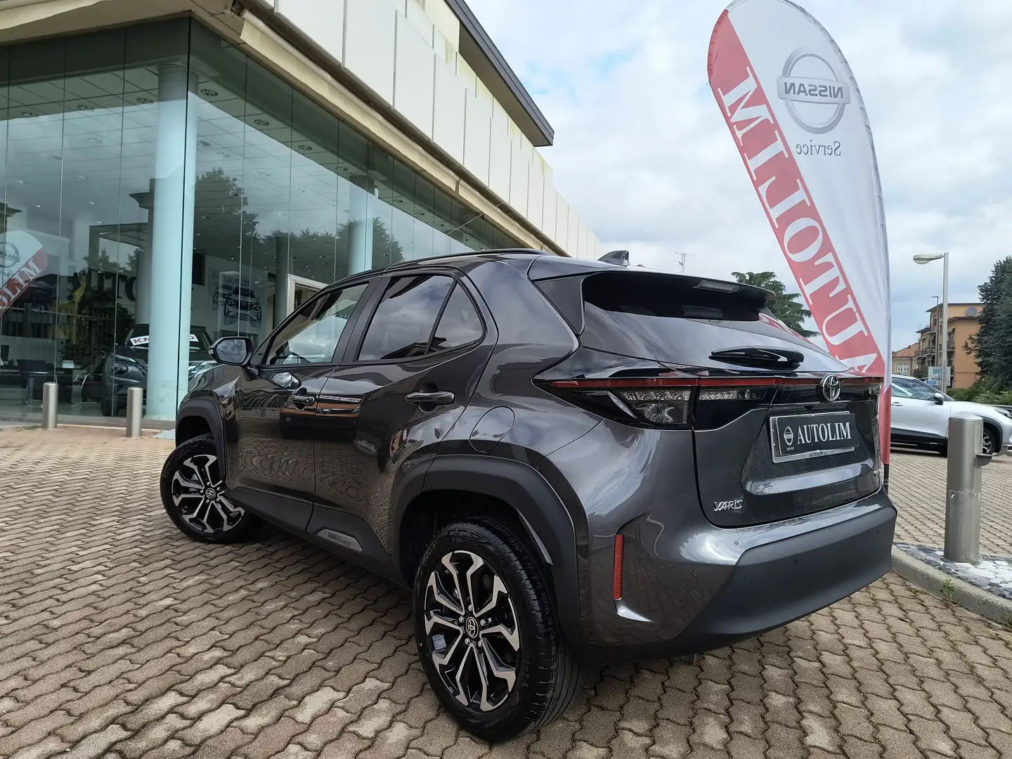 Toyota Yaris Cross 1.5h Trend 115cv e-cvt + SENSORI ANT + POST Grigio - 2