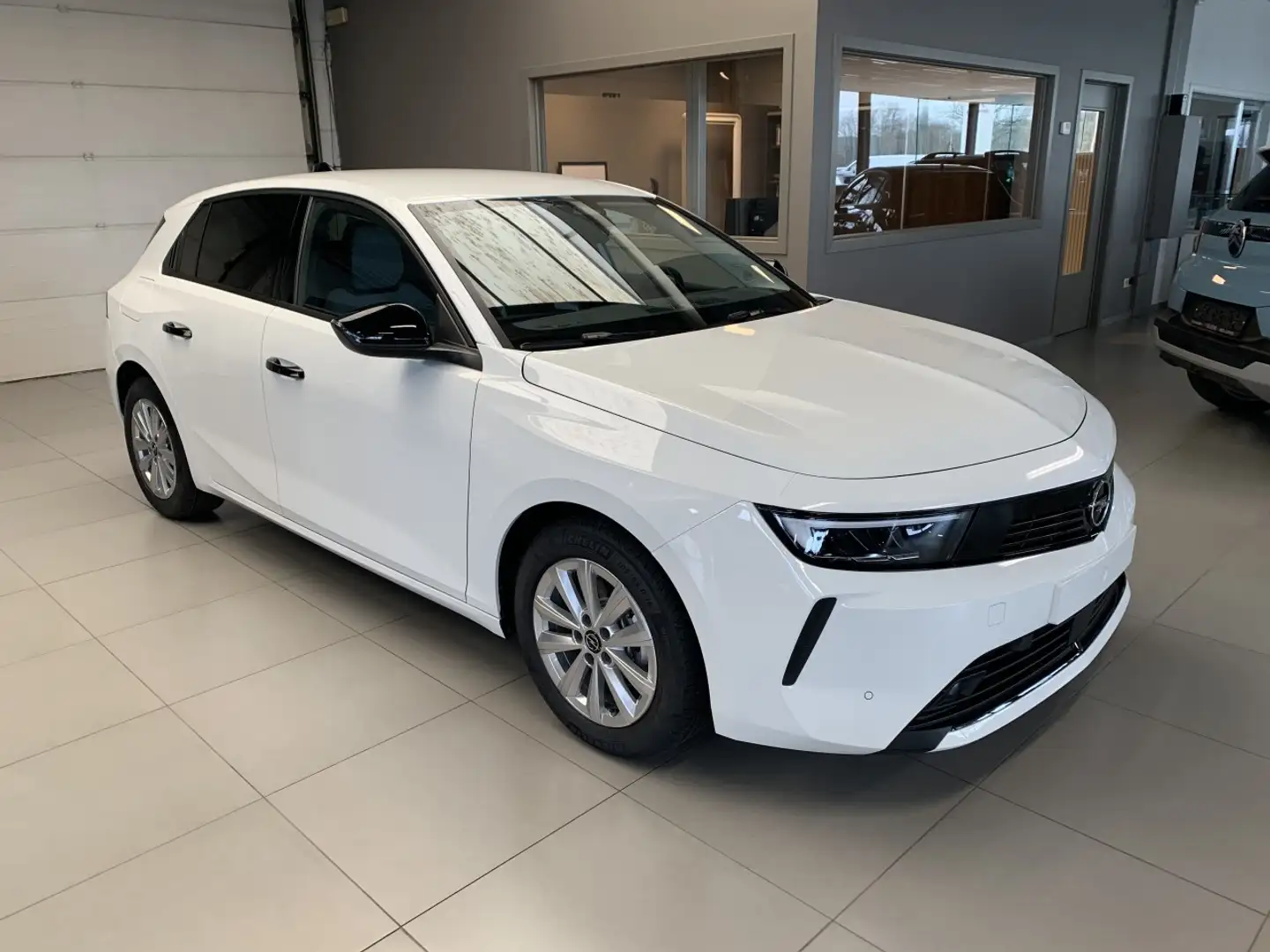 Opel Astra 1.2 Puretech 100 PK Edition Wit - 1