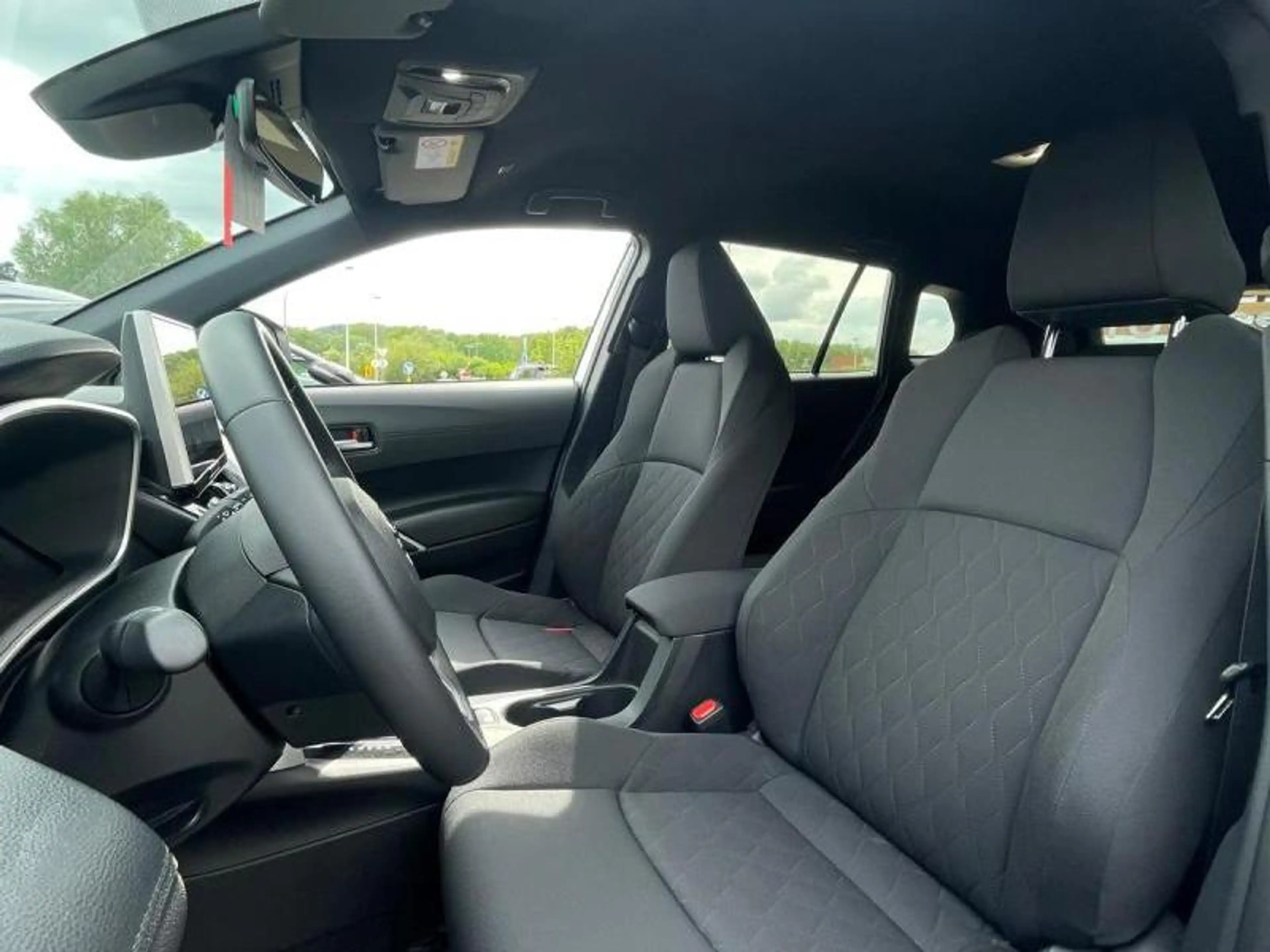 Toyota Corolla Cross style — photo 9