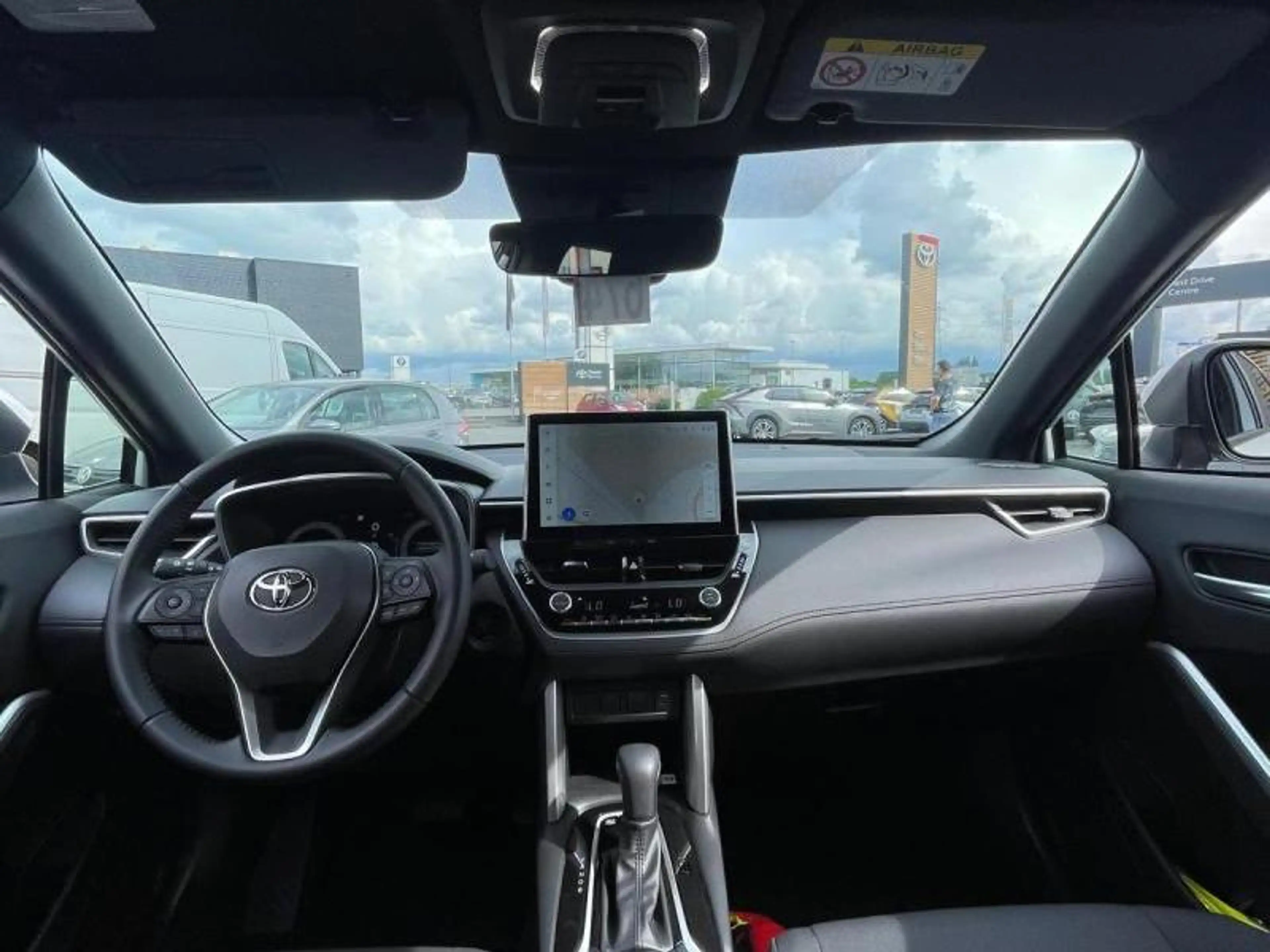 Toyota Corolla Cross style — photo 11
