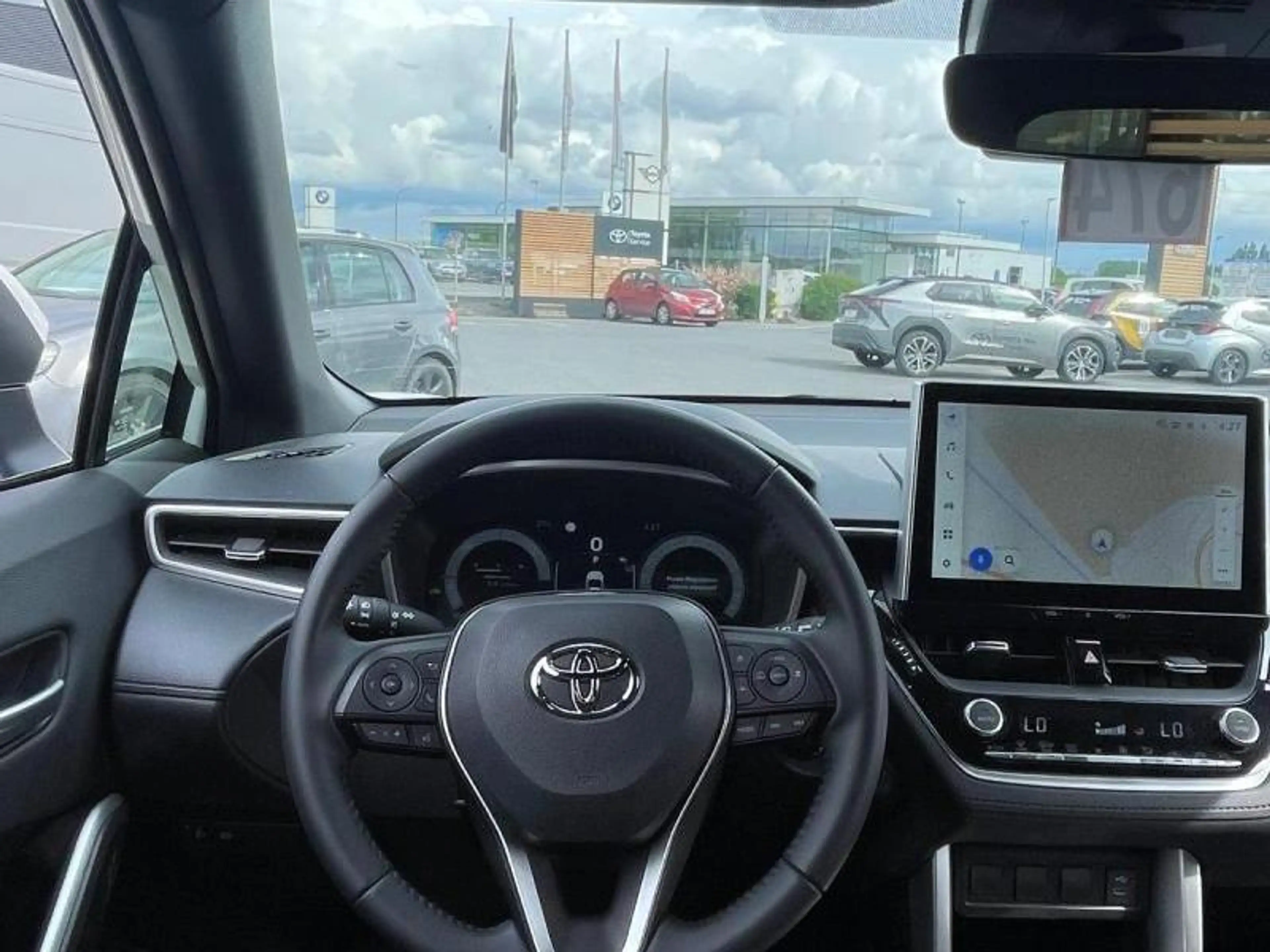Toyota Corolla Cross style — photo 3