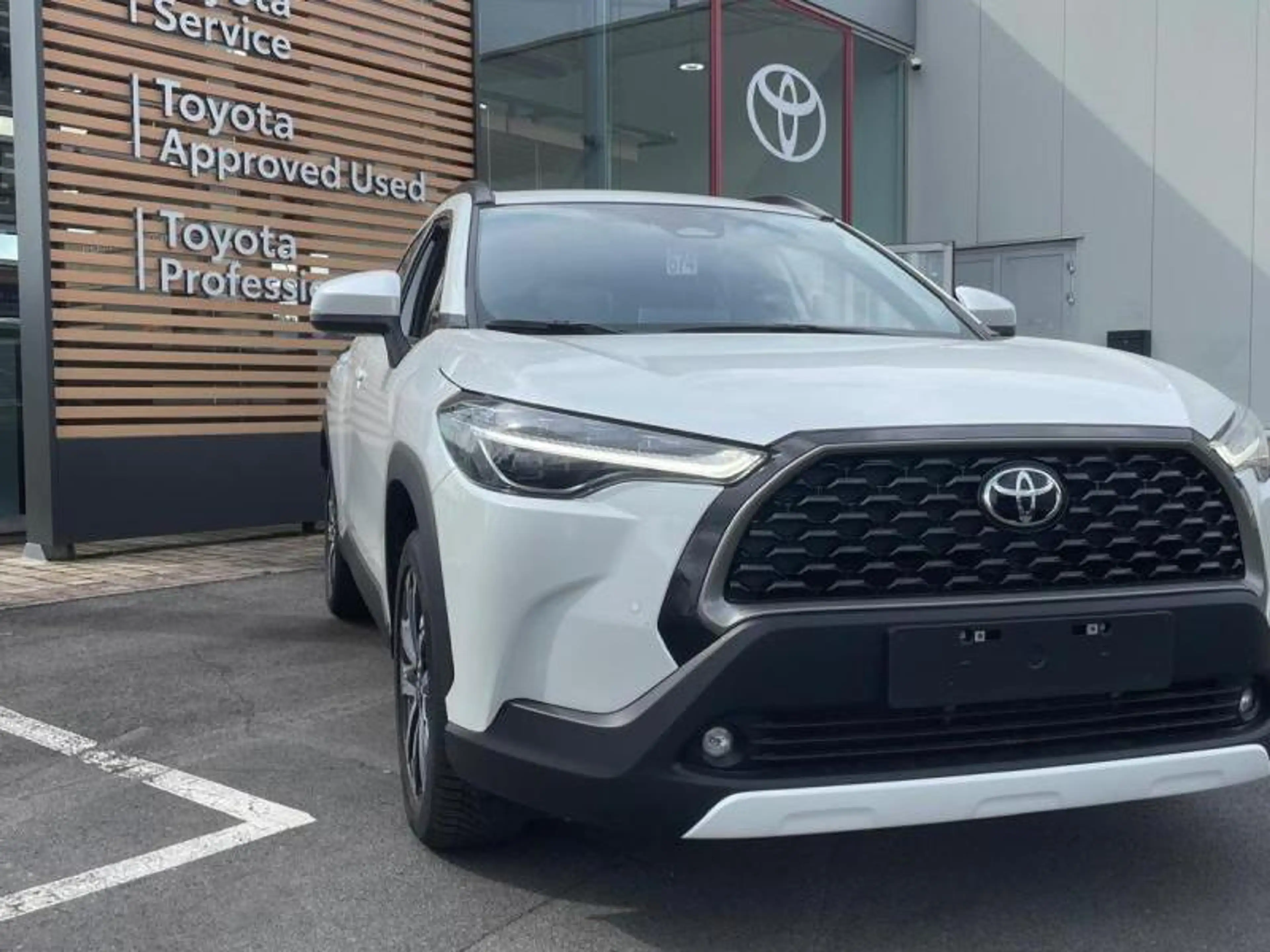 Toyota Corolla Cross style — photo 2