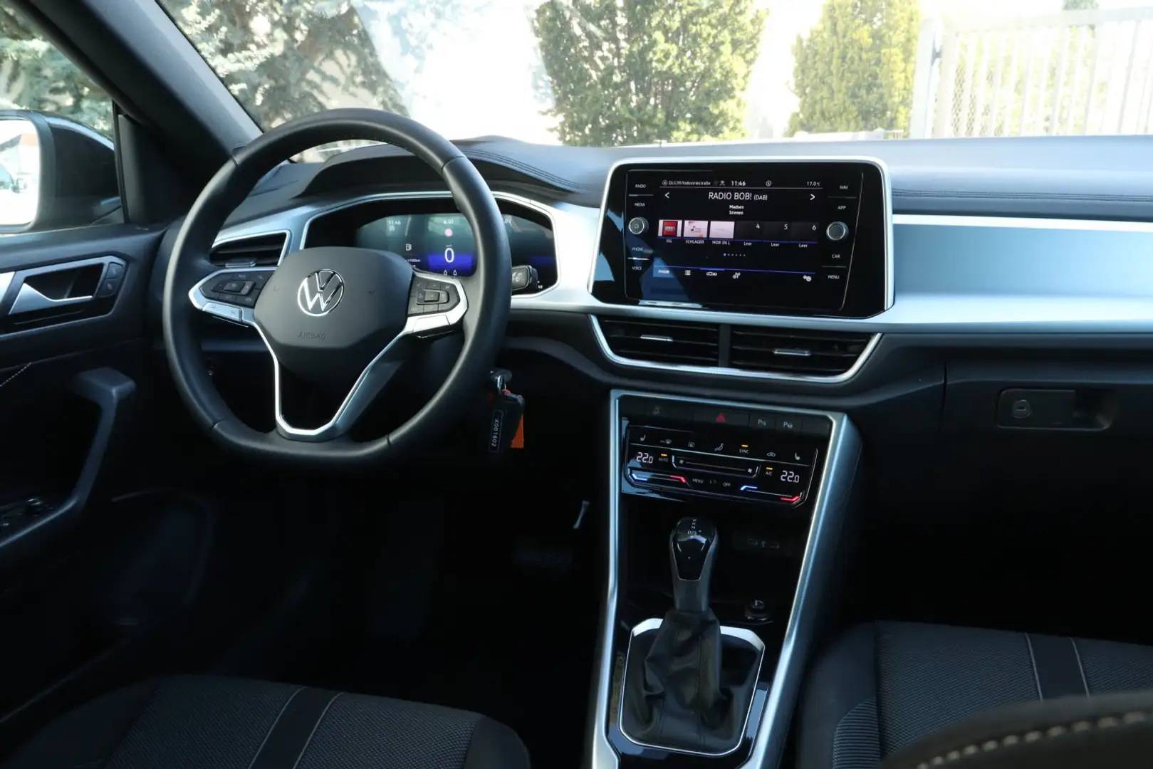 Volkswagen T-Roc Cabriolet 1.5 TSI Style DSG*NAVI*SHZ*KAMERA* Schwarz - 2