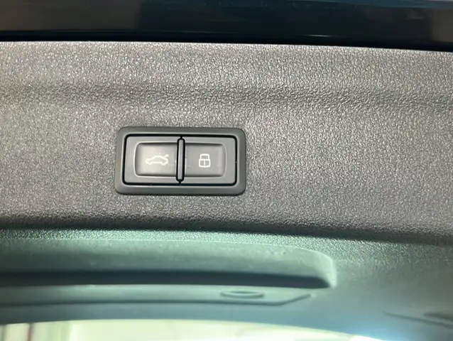 Audi A6 view 11