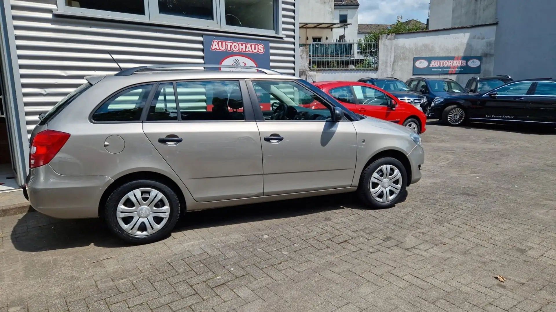 Skoda Fabia 1.2 Combi Easy TÜV NEU+ANHÄNGERKUPPKLUNG Béžová - 2