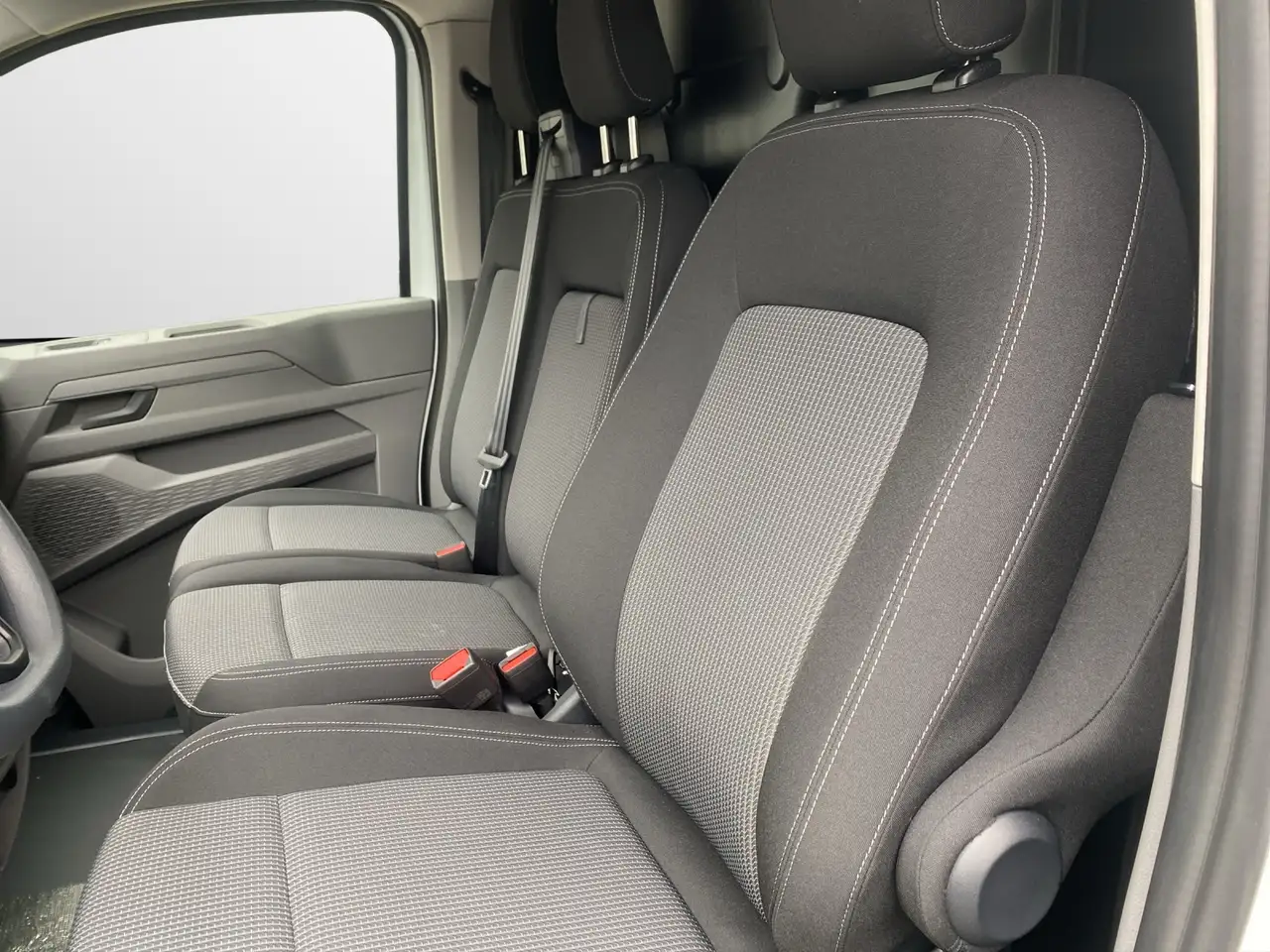 Volkswagen T7 Transporter Kasten 2.0 TDI LR 11