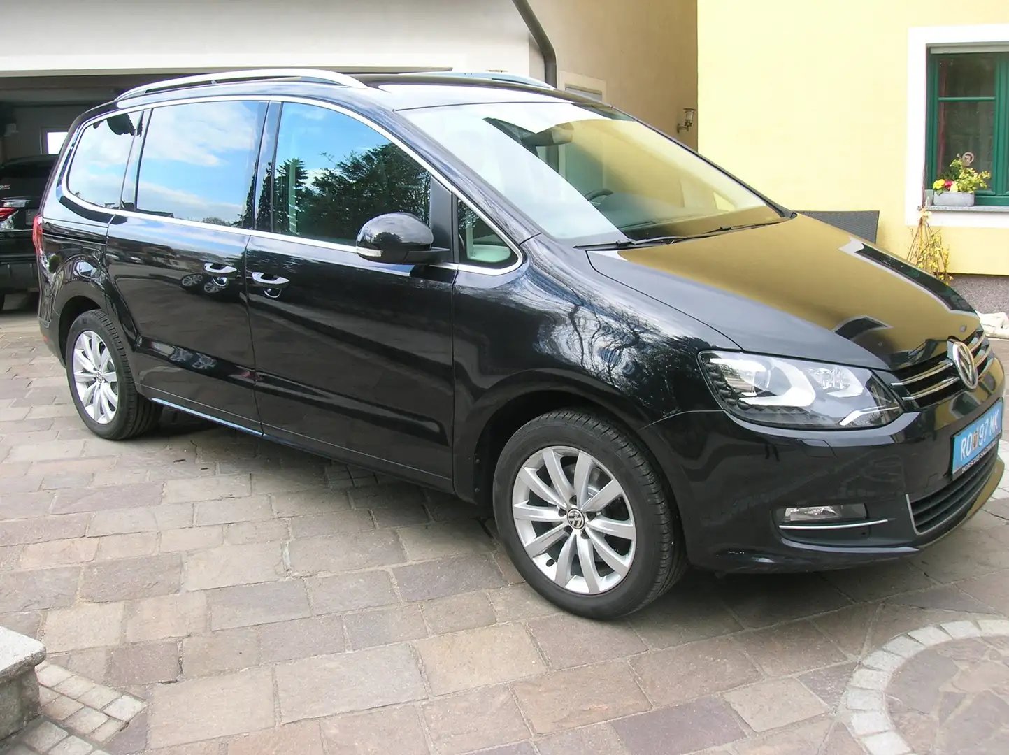 Volkswagen Sharan Highline  Kamera,  Navi,  Leder / Alcantara, Alu Schwarz - 1