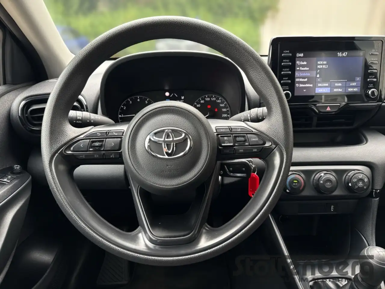 Toyota Yaris 1,0 Basis Soundpaket Ganzjahresreifen, миниатюра 13
