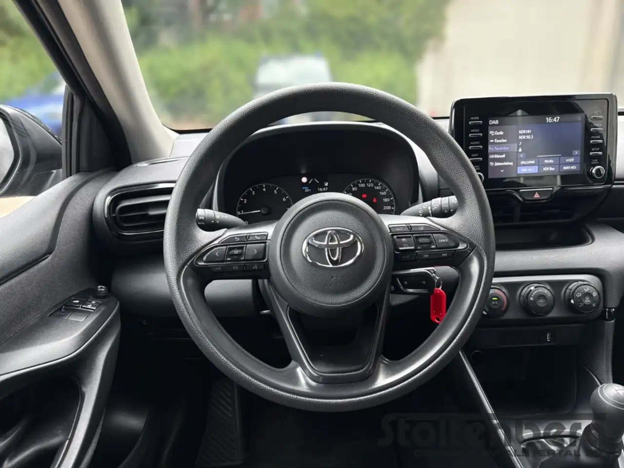 Toyota Yaris 1,0 Basis Soundpaket Ganzjahresreifen, миниатюра 9