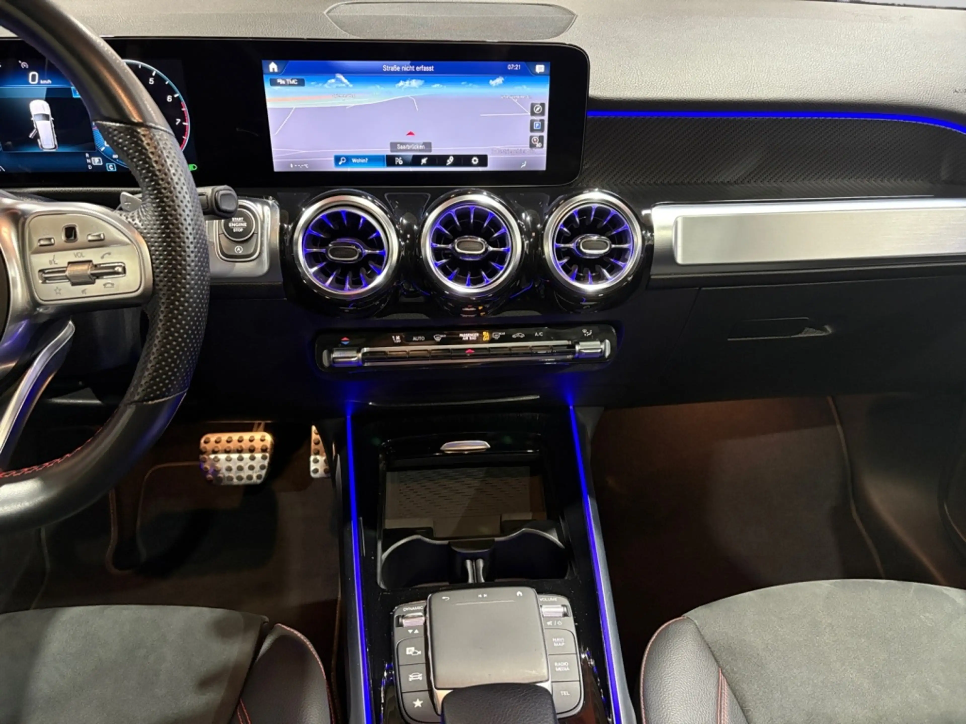 Mercedes-Benz GLB 250 AMG|NIGHT|PANO|KAM|LED|AHK|CarPlay|AMBI — photo 12