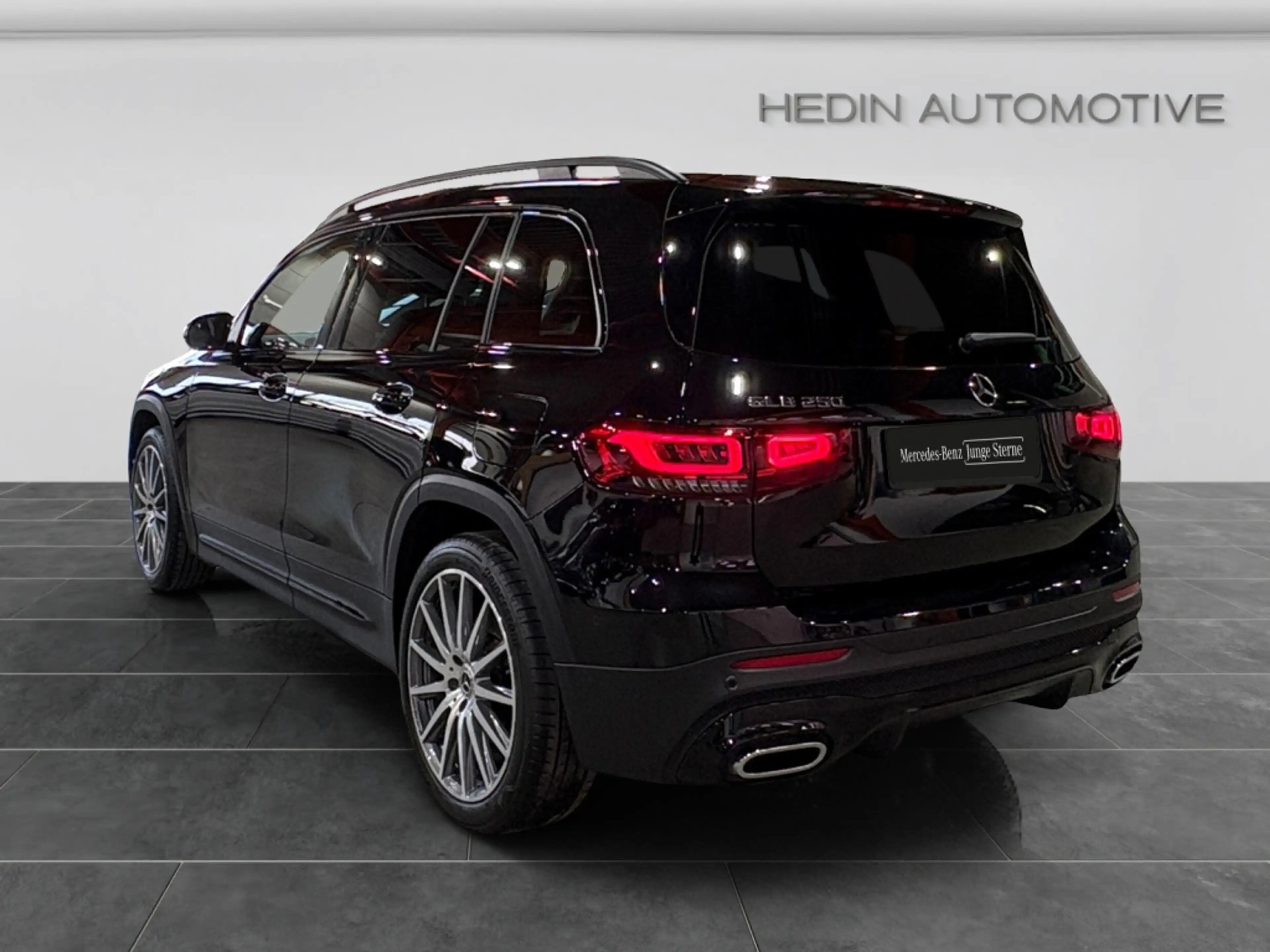 Mercedes-Benz GLB 250 AMG|NIGHT|PANO|KAM|LED|AHK|CarPlay|AMBI — photo 4