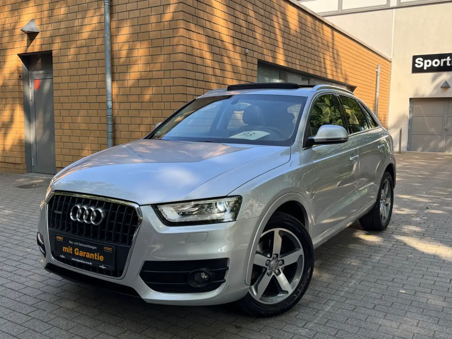 Audi Q3 2.0 TFSI quattro/1.HAND/PANORAMADACH/XENON/GE Silber - 1