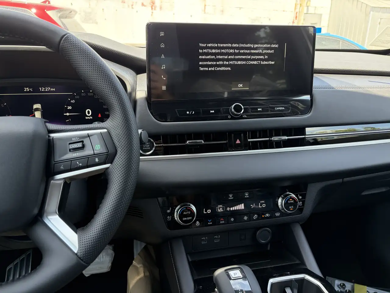 Mitsubishi Outlander снимка Mitsubishi Outlander