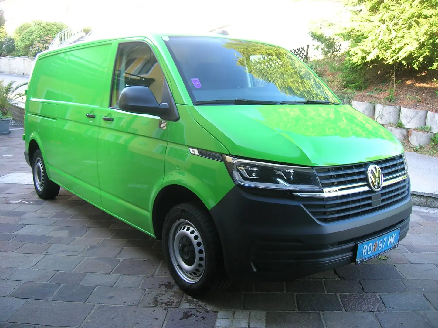 Volkswagen T6.1 Transporter 4MOTION lang 2x Schiebetüren Led- Scheinwerfer Grün - 1