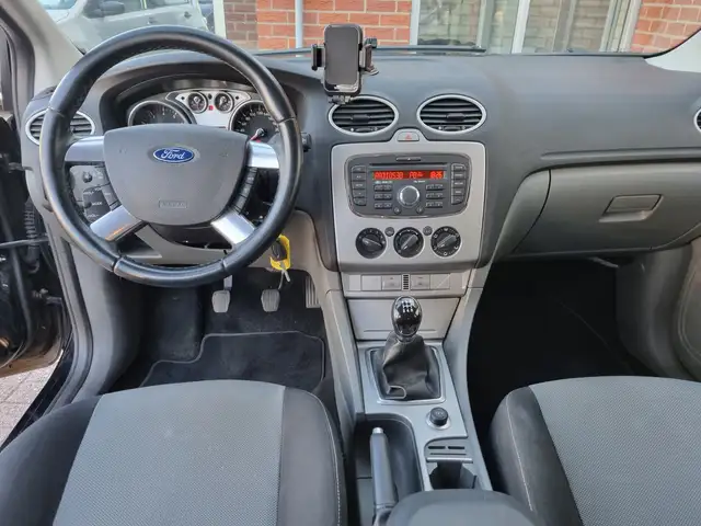 Ford Focus view 6
