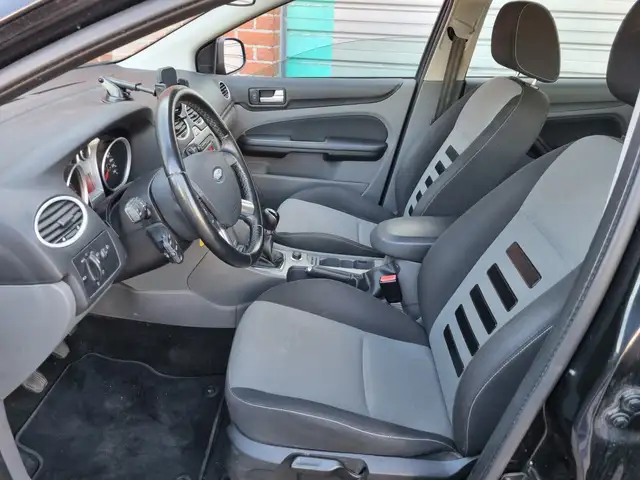 Ford Focus view 5