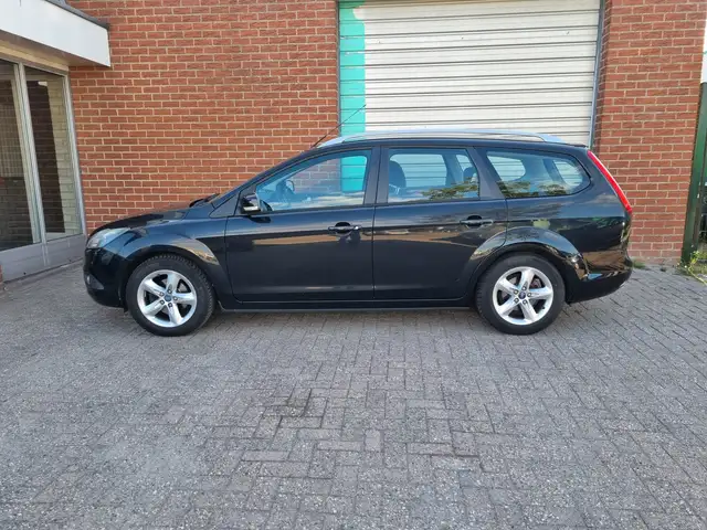 Ford Focus view 9