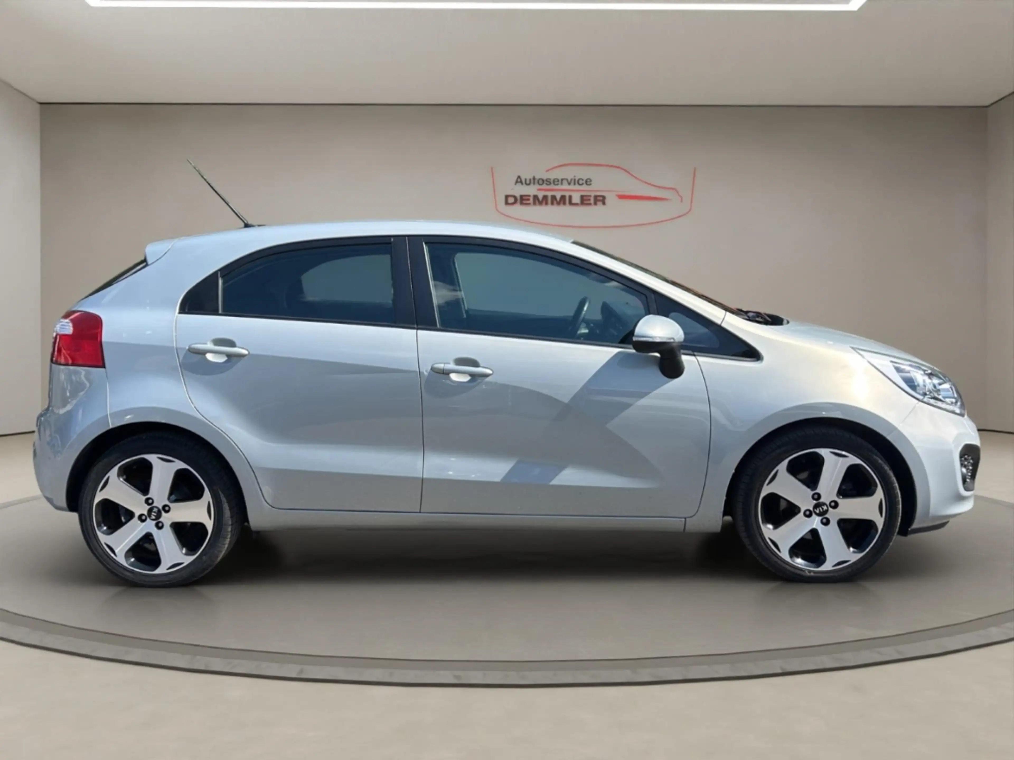 Kia Rio Spirit,Einparkhilfe,Lenkradheizung, Klimaanlage — photo 4