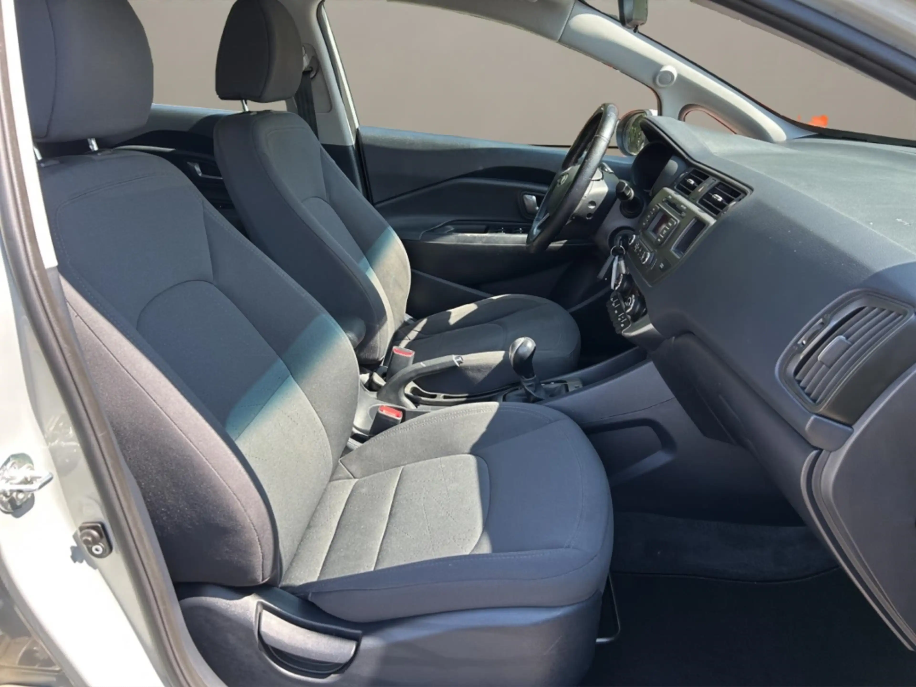 Kia Rio Spirit,Einparkhilfe,Lenkradheizung, Klimaanlage — photo 15