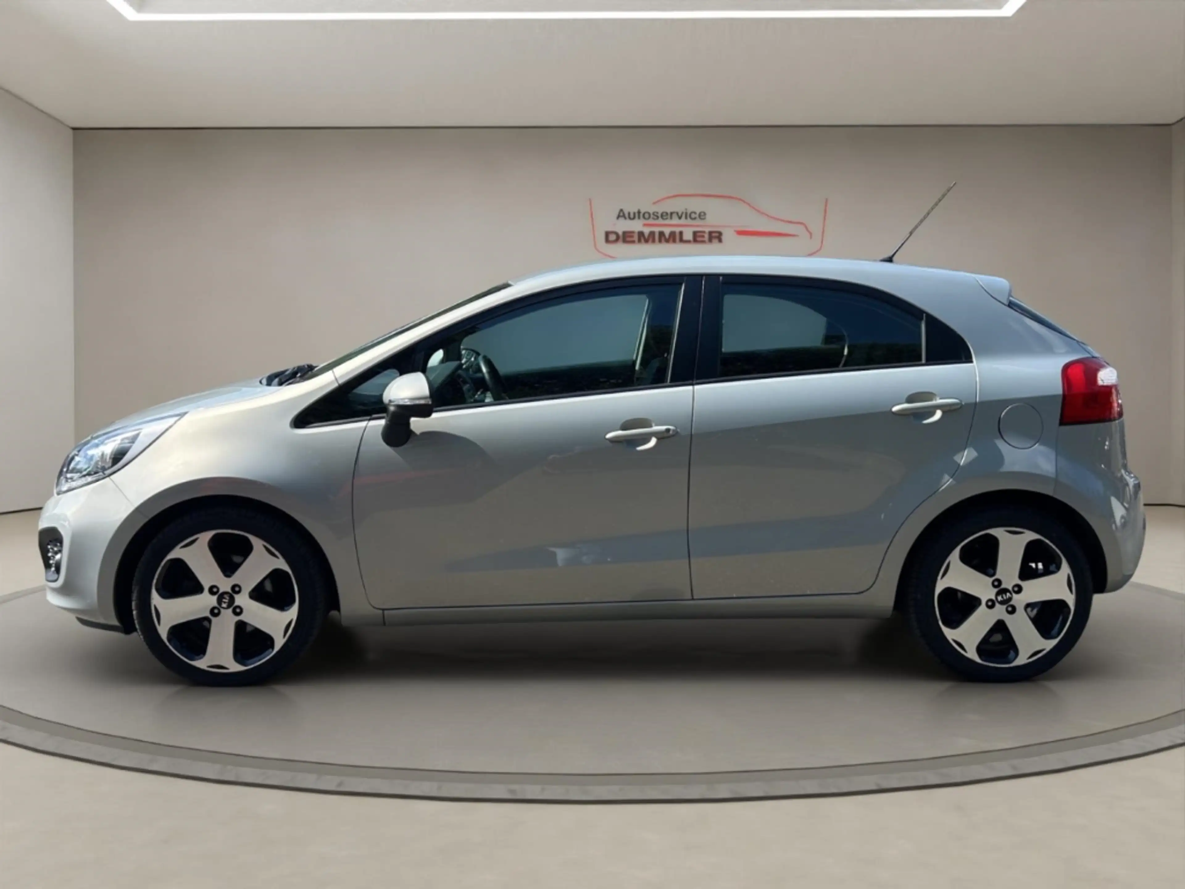 Kia Rio Spirit,Einparkhilfe,Lenkradheizung, Klimaanlage — photo 8