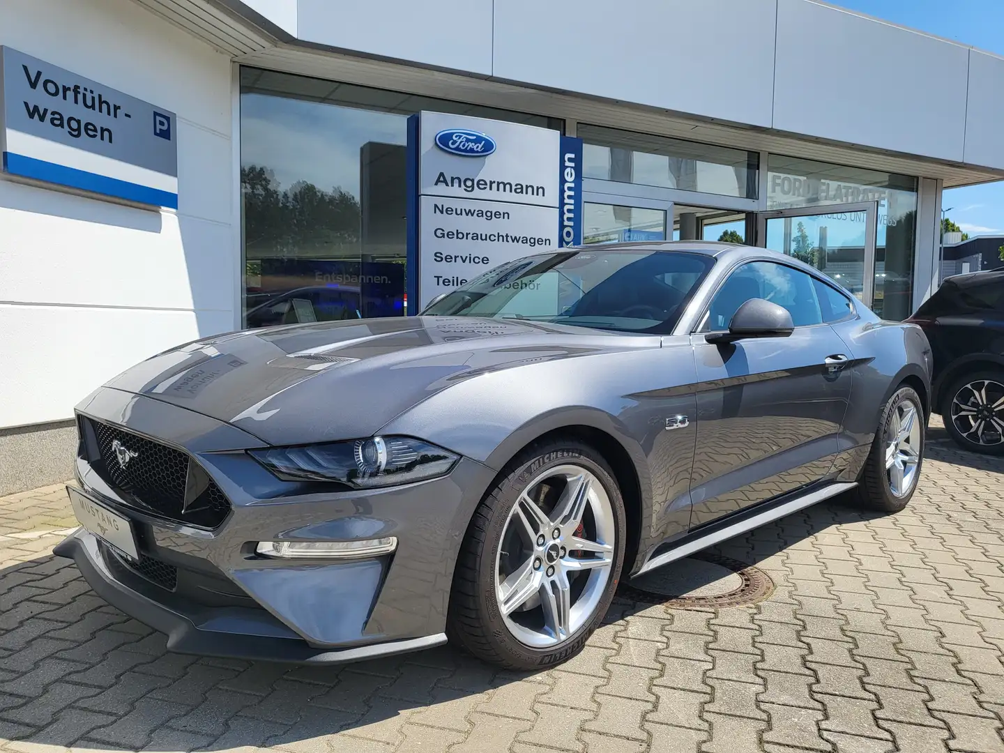 Ford Mustang Coupé in Grau tageszulassung in Neustadt/Sachsen für € 61.990,-