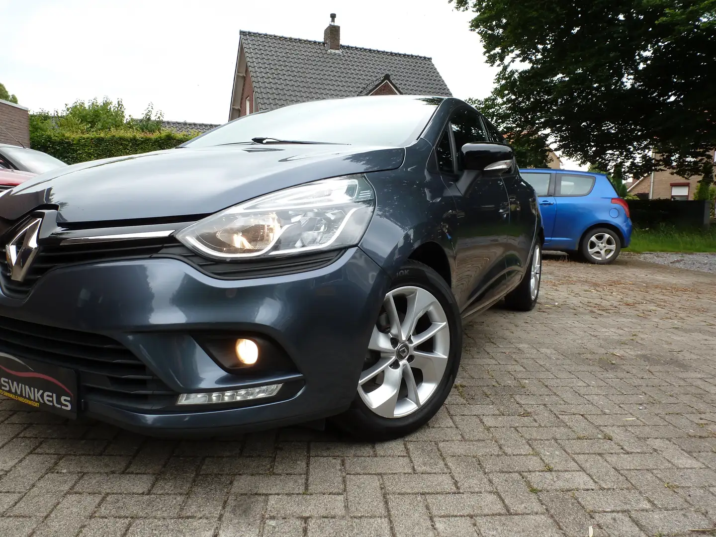 Renault Clio Limited 1.2 Airco Bluetooth Navigatie Pdc 1e Eig!! Blauw - 2