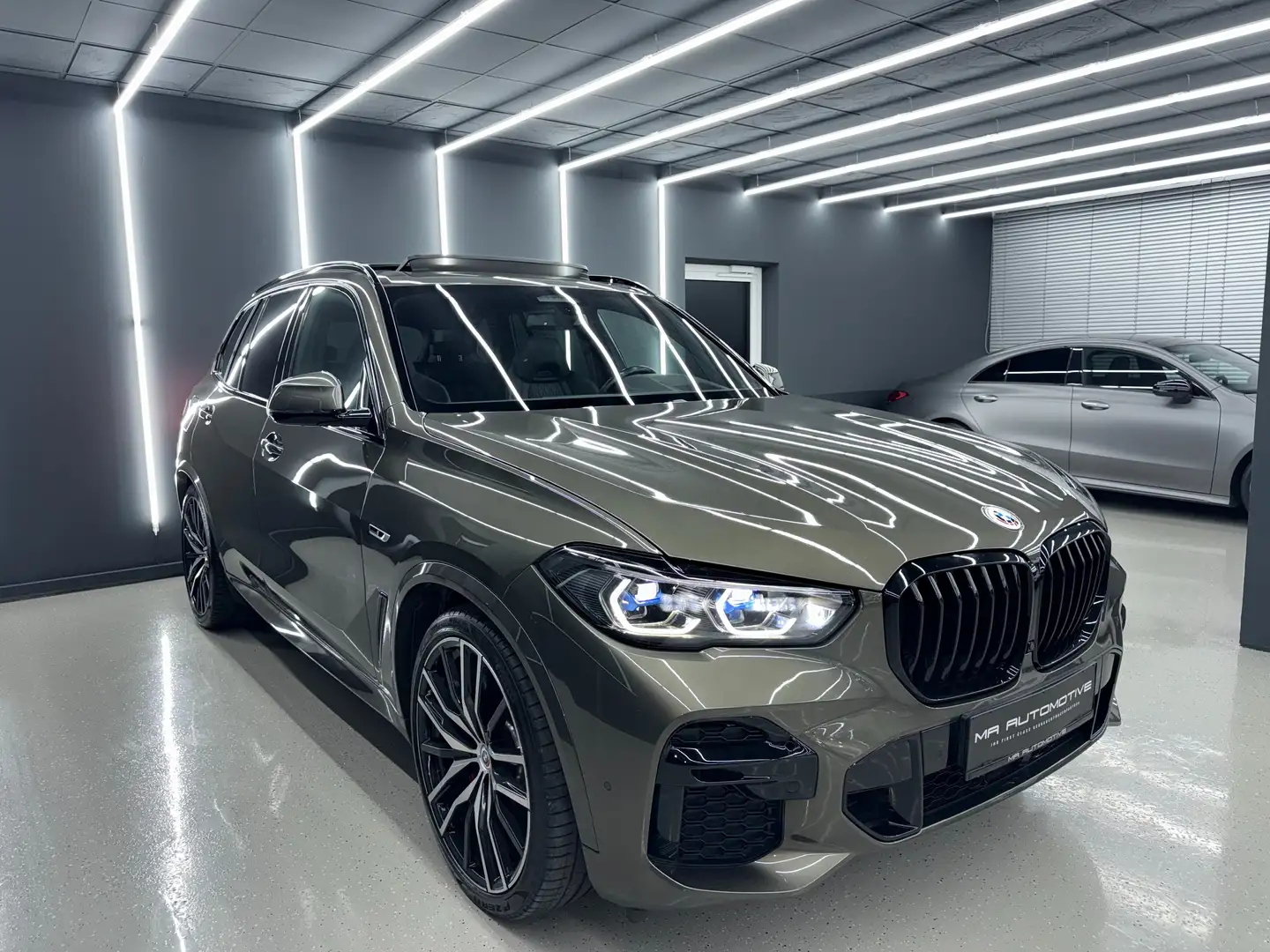 BMW X5 xDrive 45E M Sport *MSITZ*SKY*360*LASER*ACC*VOLL* Gris - 2