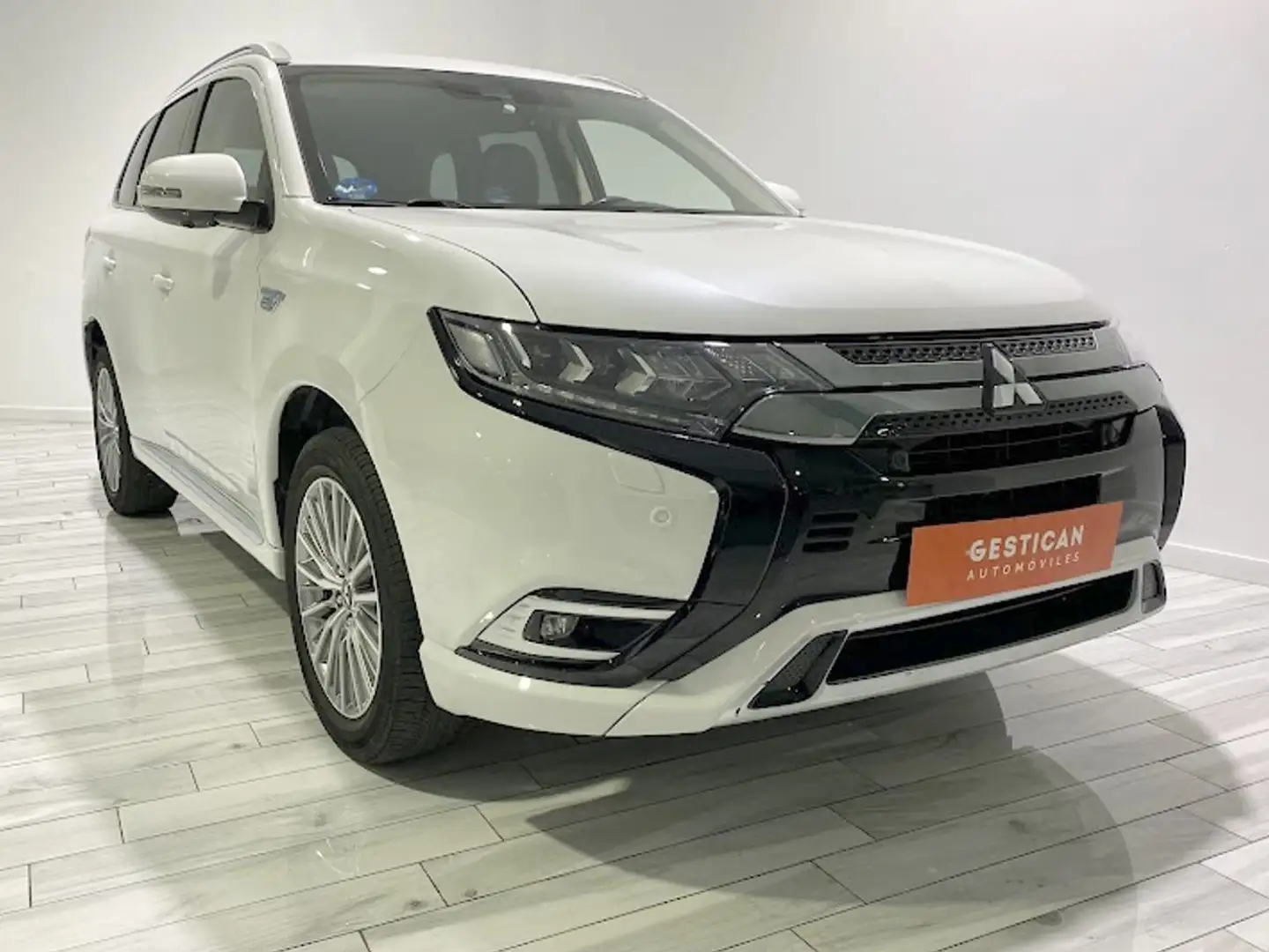Mitsubishi Outlander 2.4 PHEV Motion Auto 4WD Blanc - 2