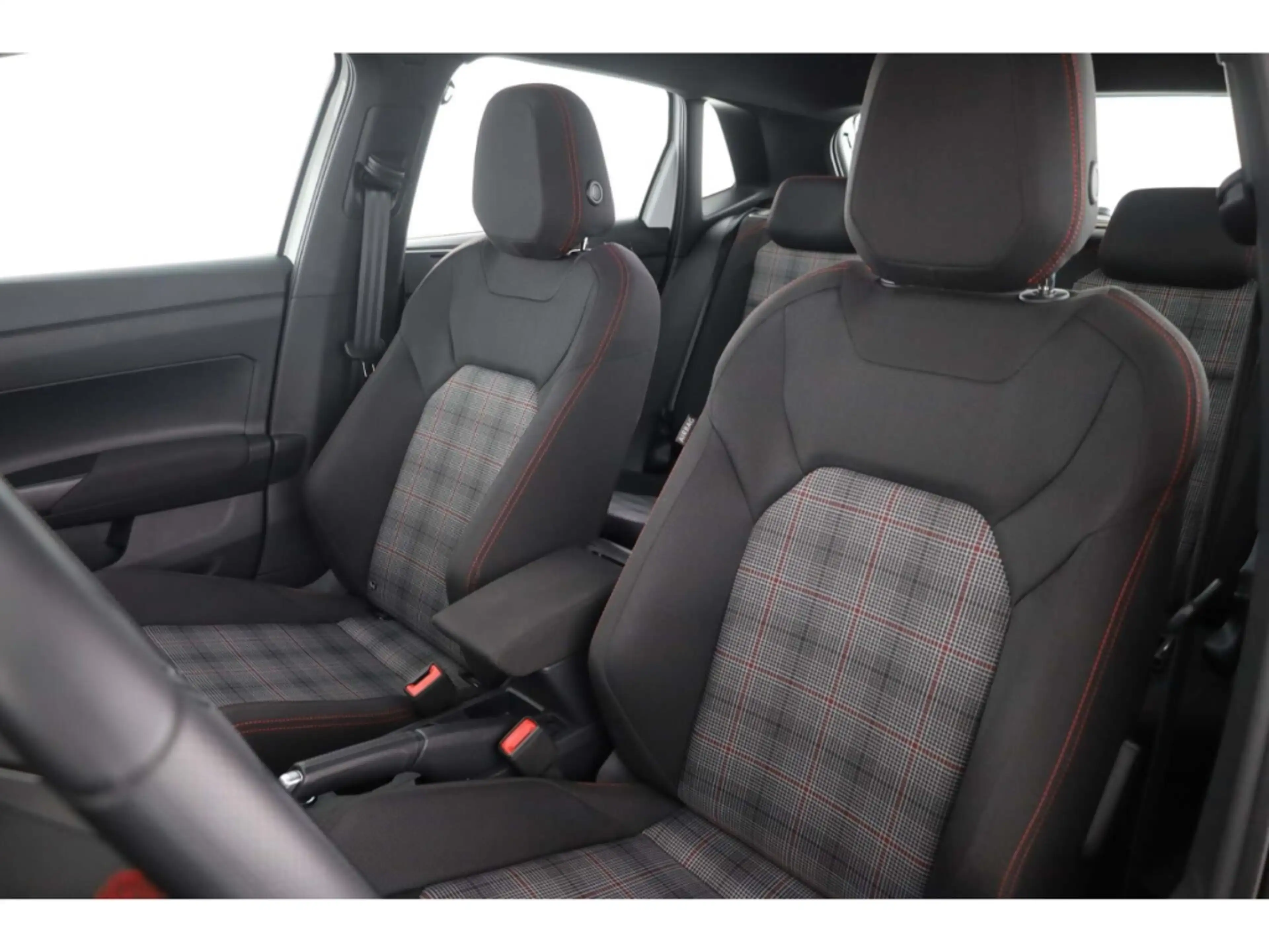 Volkswagen Polo GTI 2.0 TSI — photo 10