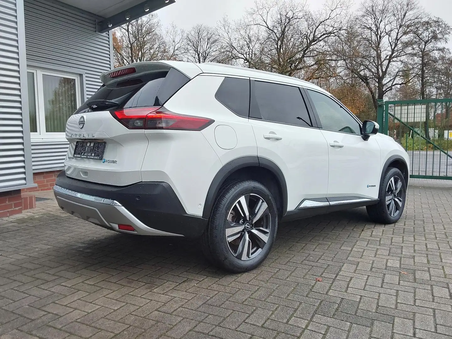 Nissan X-Trail e-POWER 4x4 e-4ORCE Tekna ACC/APP/LED/PDC/SHZ 1... Weiß - 2