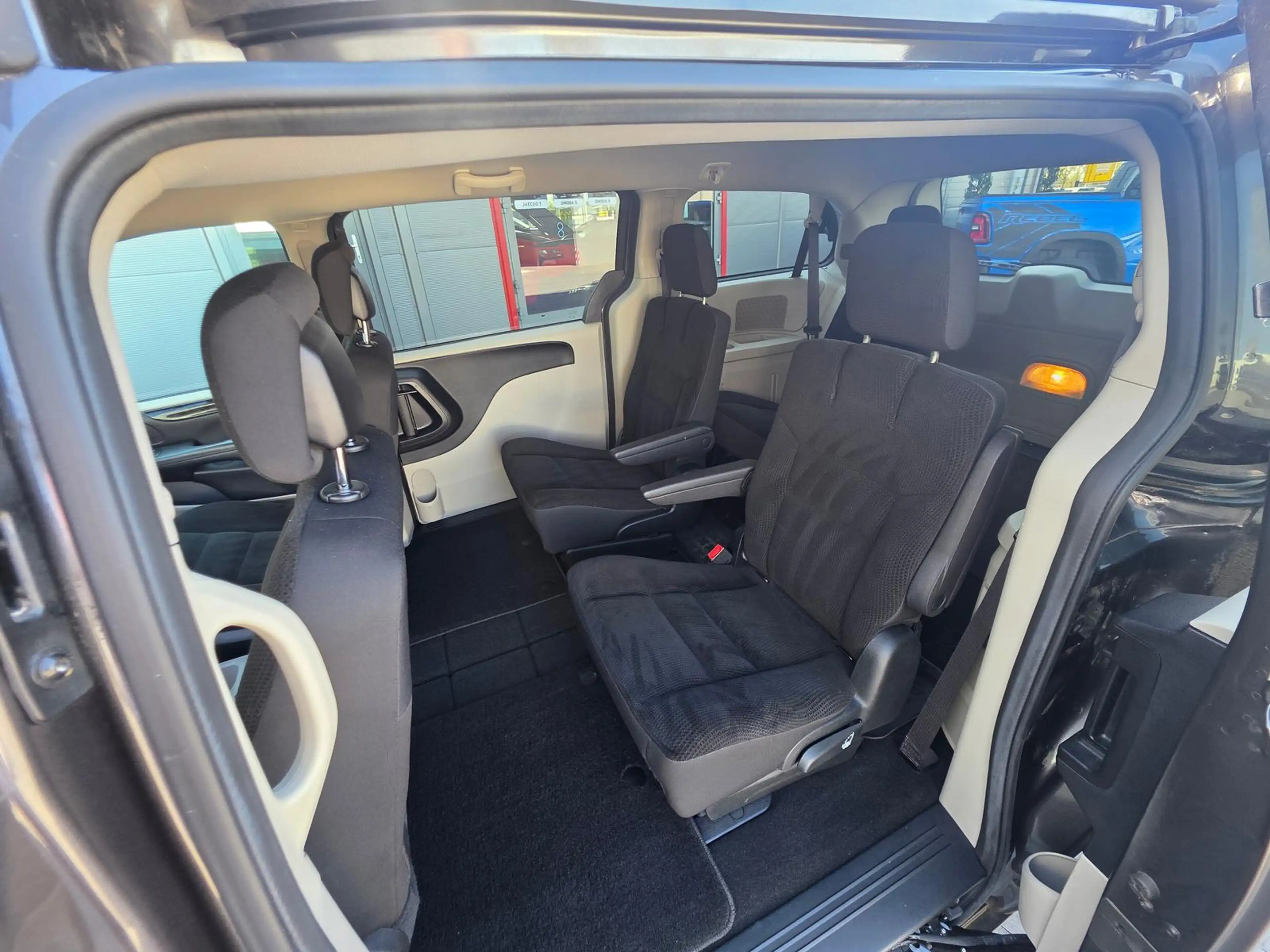 Dodge Grand Caravan 3.6l,Sitzhzg.,Tempomat,7Sitzer,USB — photo 13