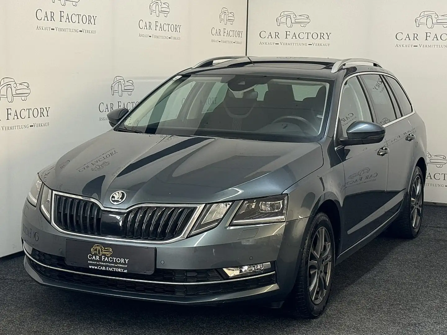 Skoda Octavia Combi 2,0 Style TDI 4x4 DSG Grau - 1