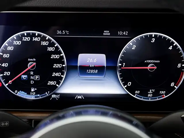 Mercedes-Benz G-Class view 12