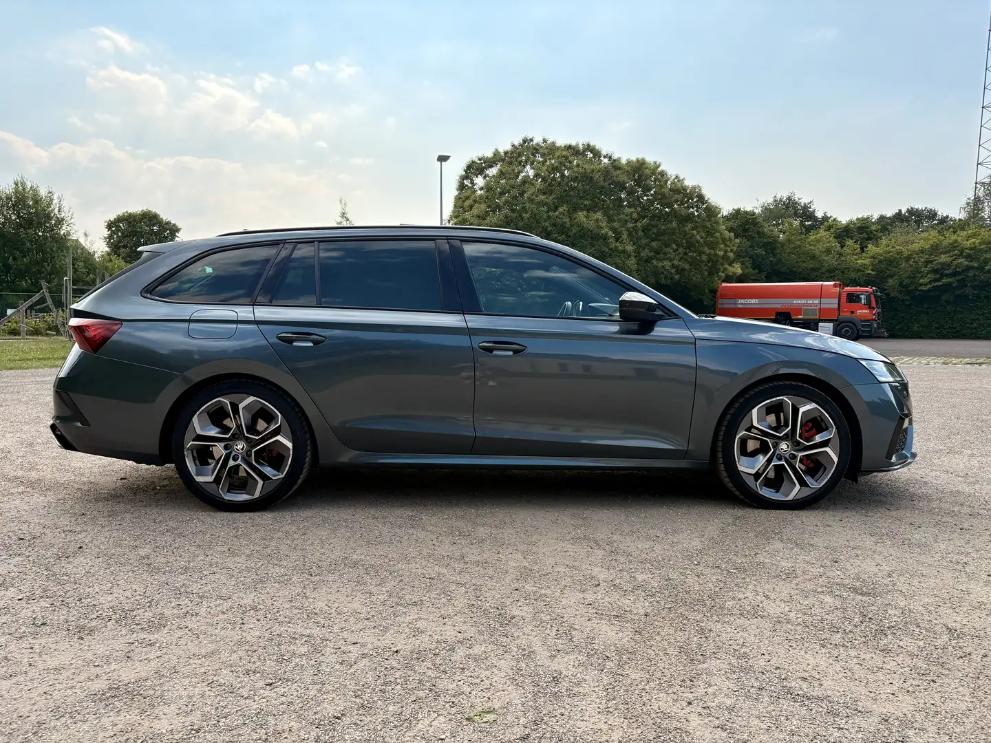 Skoda Octavia Combi 2.0 TSI DSG RS Grijs - 2