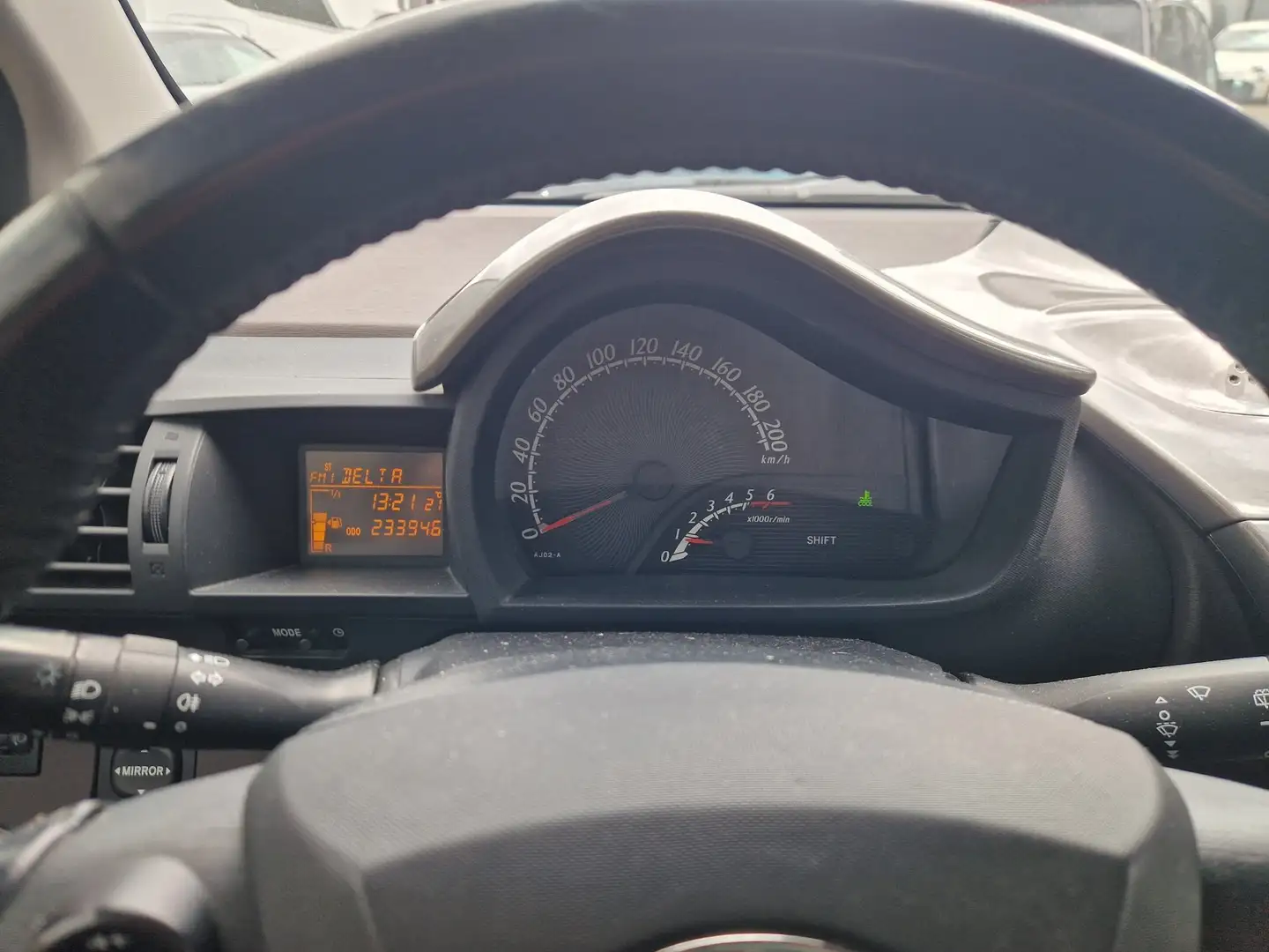 Toyota iQ *TÜV NEU*AT-Motor*2. Hand*Alu*Klima*ZV*PDC* Plateado - 2