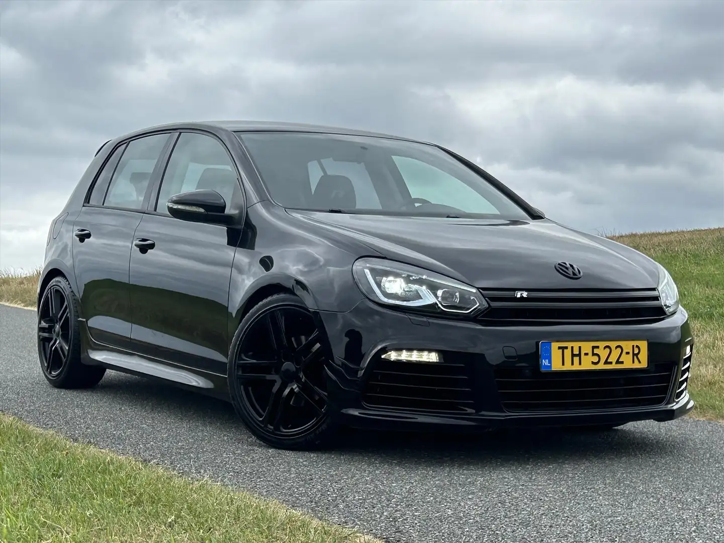 Volkswagen Golf 1.6 R pakket! / bluetooth / airco / led verlichtin Zwart - 2