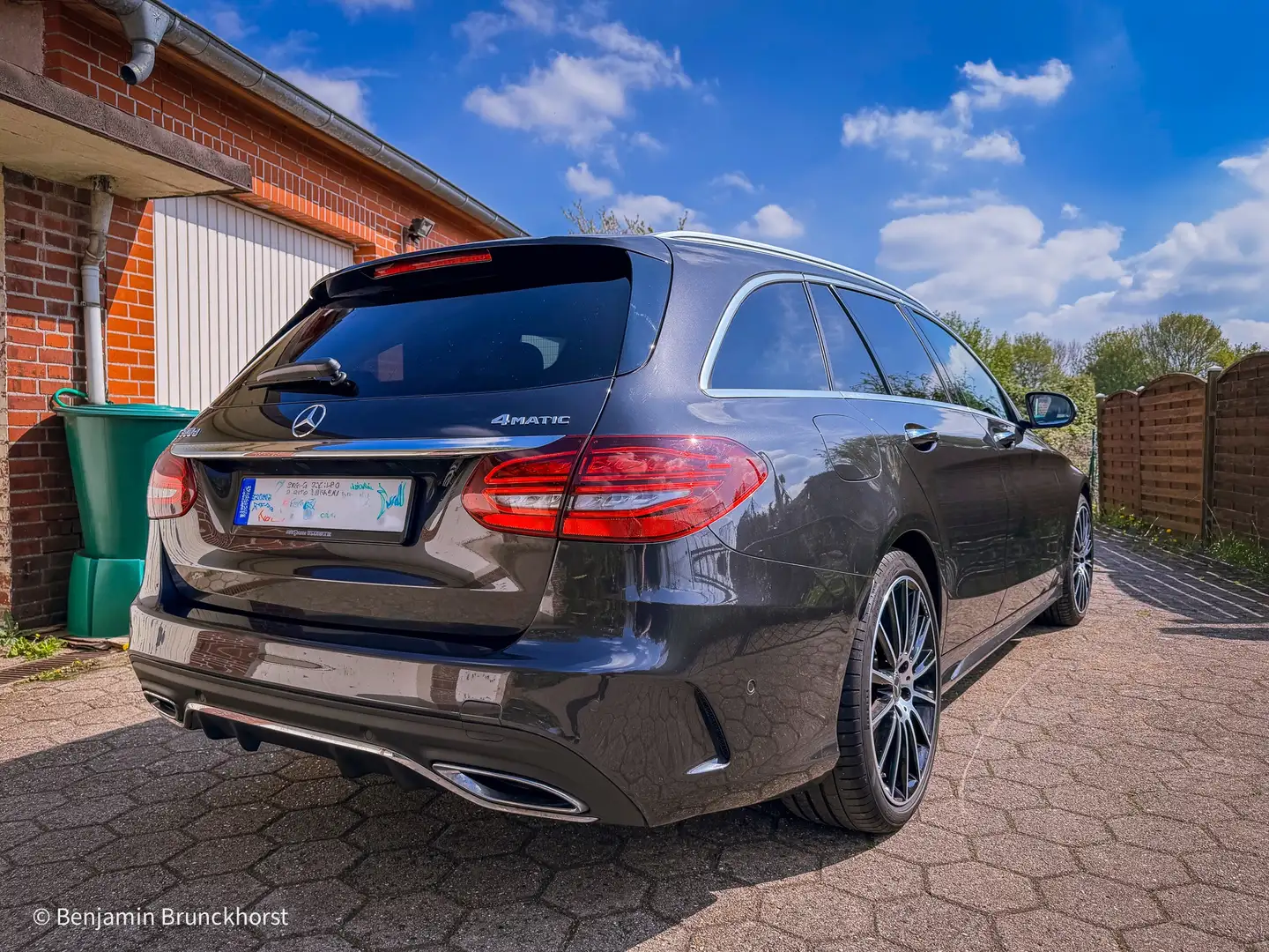 Mercedes-Benz C 300 C-Klasse T-Modell Diesel d T 4Matic 9G-TRONIC AMG Gris - 2
