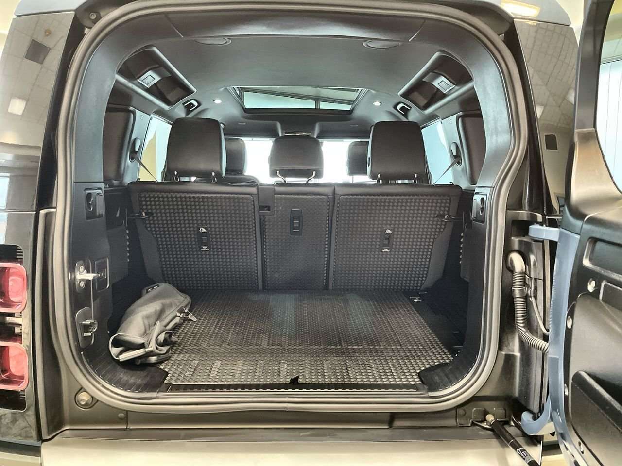2023 Land Rover Defender 110 P400 X-Dynamic SE Meridian Audio, Air Ride, Ad thumb 32