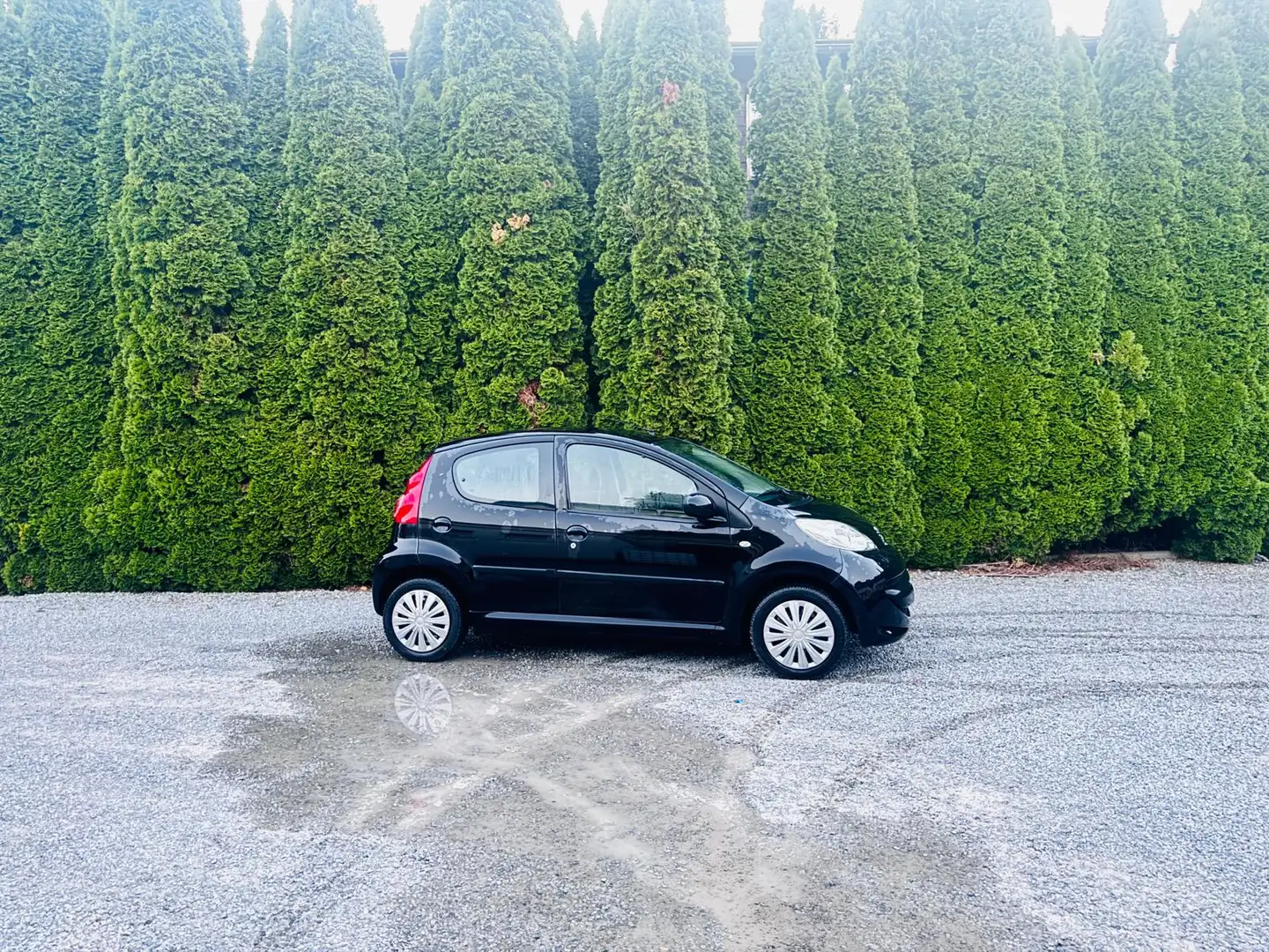 Peugeot 107 107 Junior 1,0 12V Junior Schwarz - 2