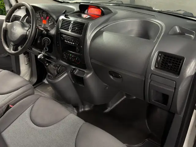 Peugeot Expert view 13