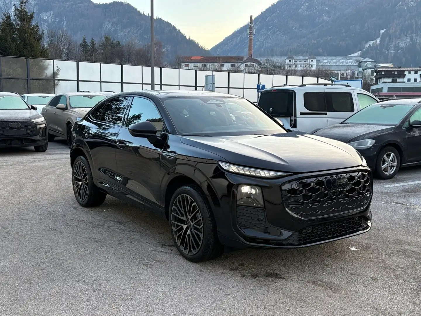 Audi Q3 Q3 Sportback 2.0 tdi S line s-tronic NEW MODEL Schwarz - 1