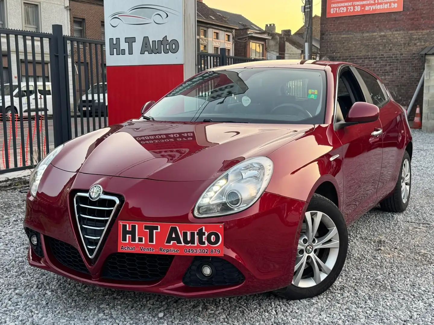 Alfa Romeo Giulietta 1.6 JTD M-Jet/Euro5/Airco/Carnet Rouge - 1