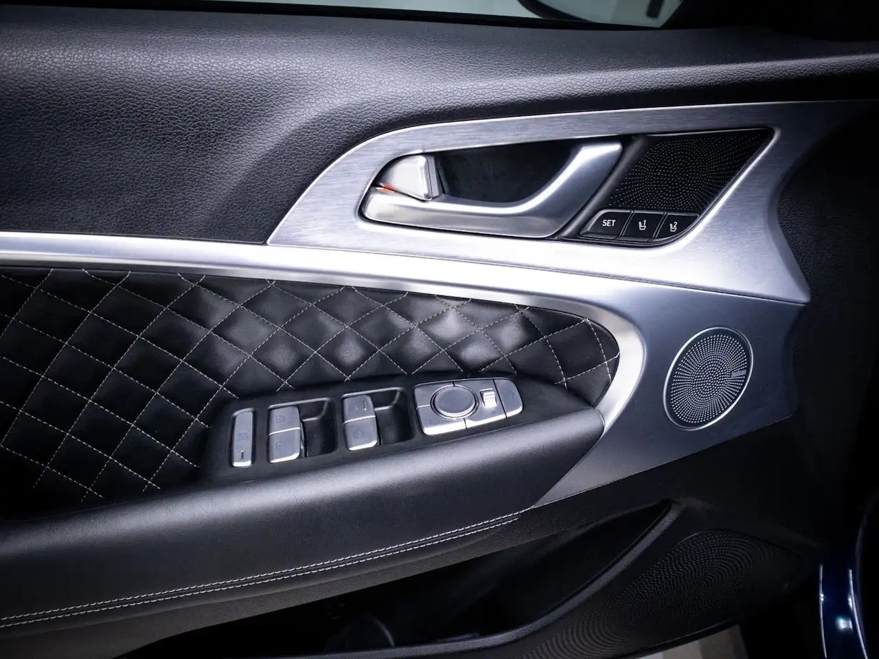 Genesis G70 снимка Genesis G70