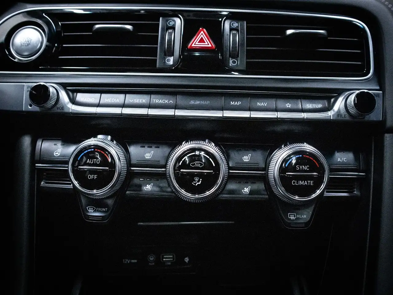 Genesis G70 снимка Genesis G70