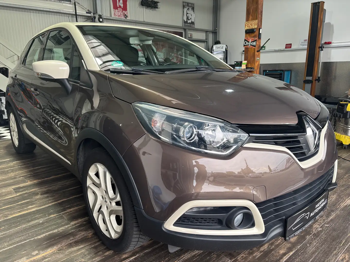 Renault Captur TCe 120 Luxe Automatik Navigation Maro - 1