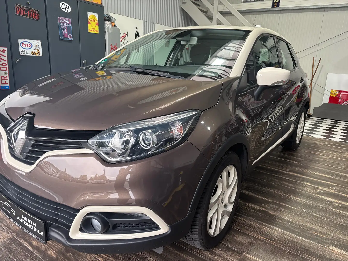 Renault Captur TCe 120 Luxe Automatik Navigation Maro - 2