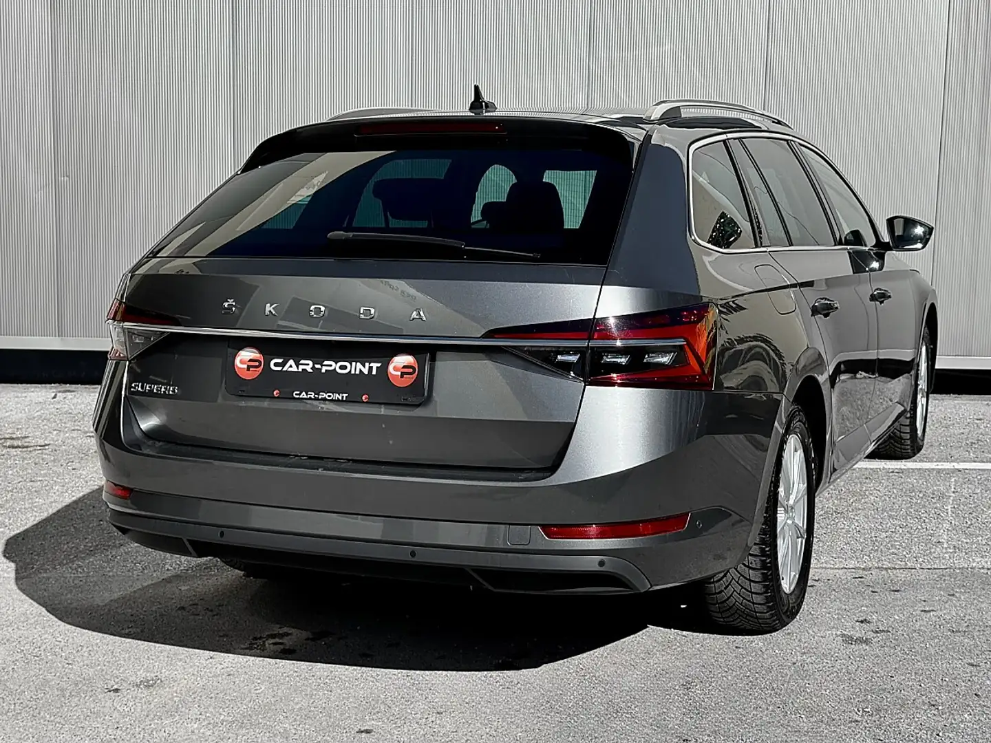 Skoda Superb Kombi 2,0 TDI Style DSG Assistenzpaket Grau - 2