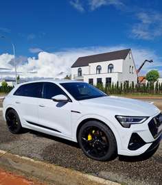 AUDI E-tron S-Line Quattro 35.000 incl. Btw!