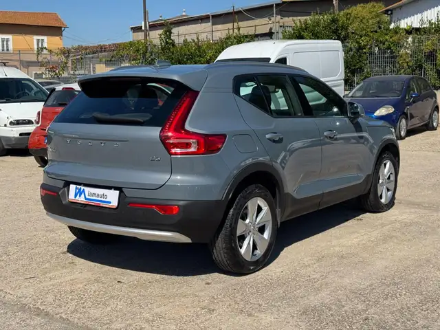 Volvo XC40 view 4