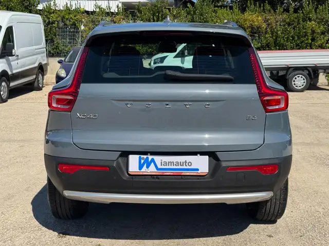 Volvo XC40 view 5